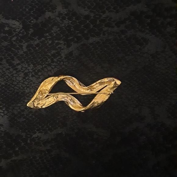 Vintage Enamel Brroch - Picture 2 of 2